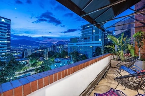 BEST LOCATION in Poblado. Large 2 Story Penthouse w/ Roof Top View of the City