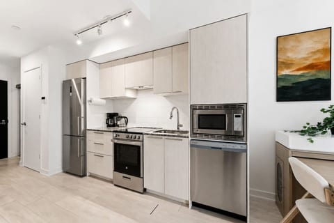 Stylish DT Toronto Stay near Yonge & Wellesley