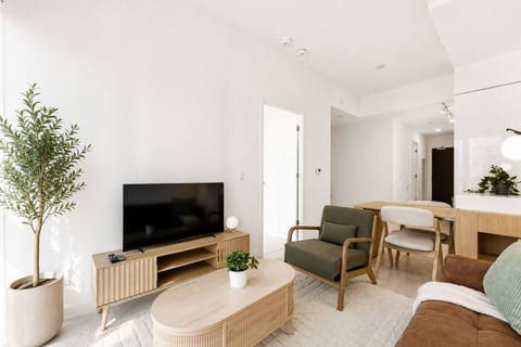 Stylish DT Toronto Stay near Yonge & Wellesley