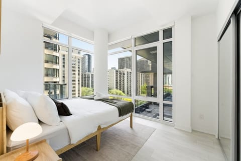 Stylish DT Toronto Stay near Yonge & Wellesley