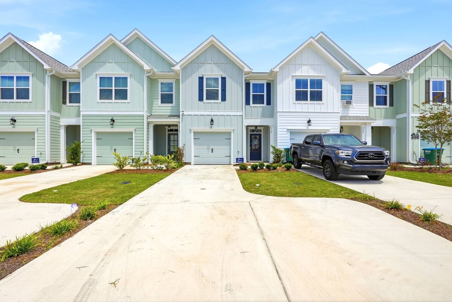 Mile to the Sand Stylish ~New home Community Pool