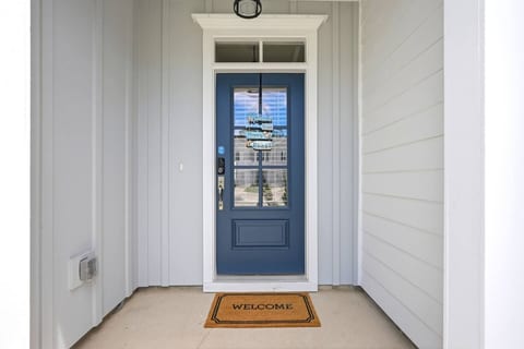Mile to the Sand Stylish ~New home Community Pool