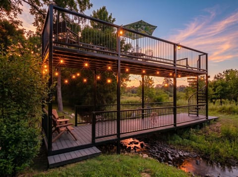 BIRDHOUSE BRIDGE RETREAT