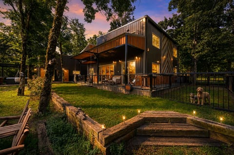 BIRDHOUSE BRIDGE RETREAT