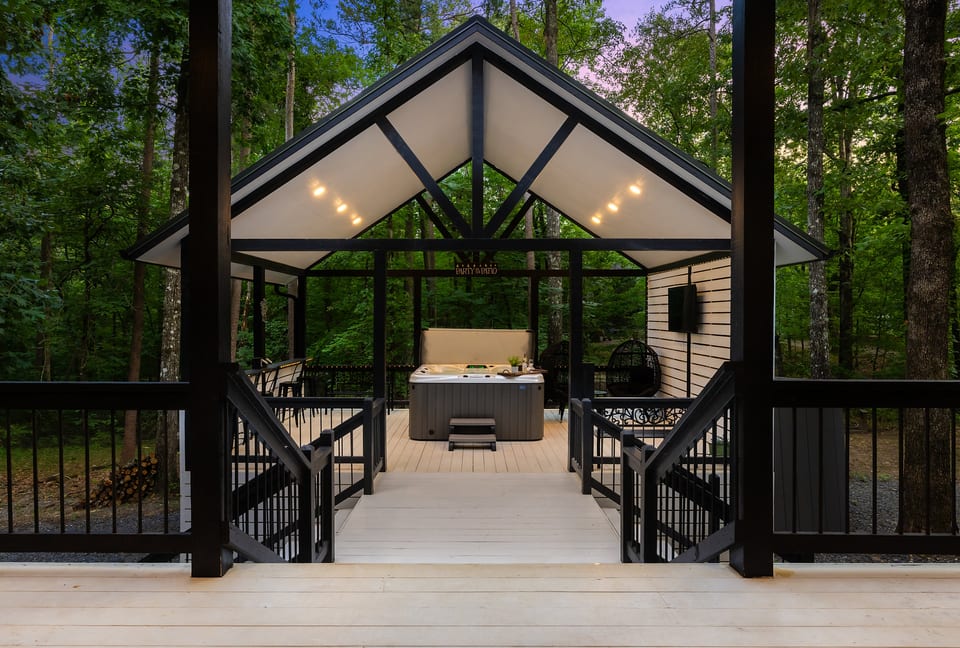 Private covered hot tub pavilion tucked into the pines 🛁🌲
