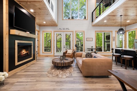 Your perfect mix of cozy cabin charm and upscale comfort