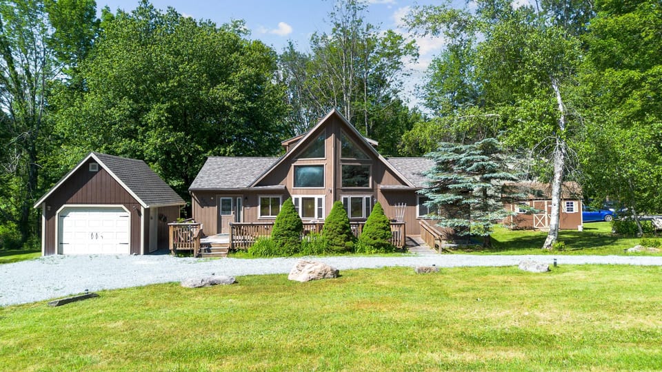 Bearitage Chalet | Lake • Pool • Golf | Sleeps 9 - The Hideout