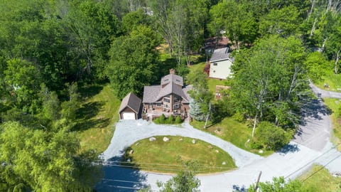 Bearitage Chalet | Lake • Pool • Golf | Sleeps 9
