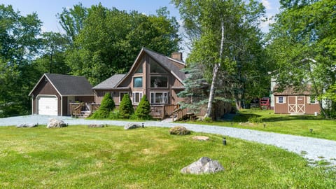 Bearitage Chalet | Lake • Pool • Golf | Sleeps 9