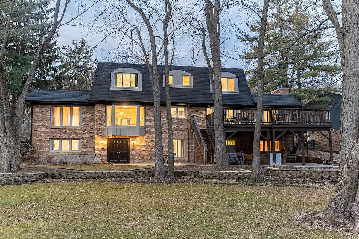 Spacious family home, Hot tub image 1
