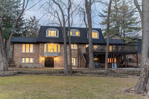 Spacious family home, Hot tub image 1