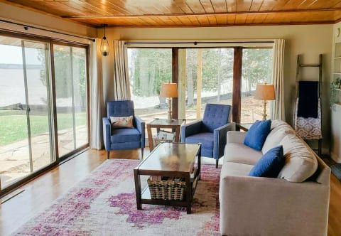 Family-Friendly Coveside Cottage
