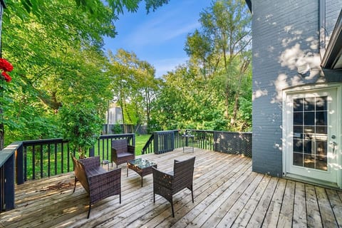 Toronto Retreat | Steps to Subway + Downtown