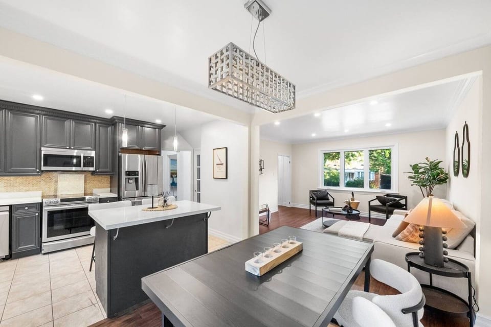 Toronto Retreat | Steps to Subway + Downtown - Toronto
