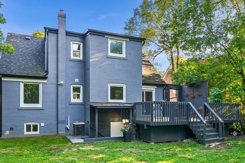 Toronto Retreat | Steps to Subway + Downtown