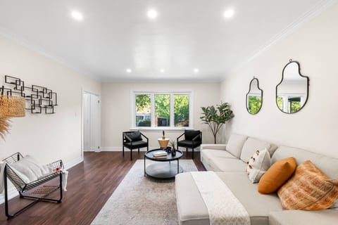 Toronto Retreat | Steps to Subway + Downtown
