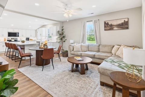 Downtown retreat- Pilot Mt. Views- sleeps 8 image 3
