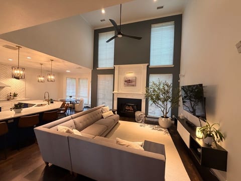 Plano Home | Fully Furnished | EV Plug | 3BR image 4