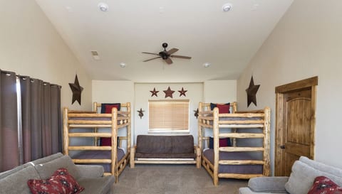 MountainStarCabin - Lrg Cabin boarders Zion NP - Happy Place for Gathering