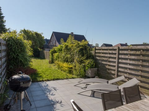 Stella Maris with garage and garden