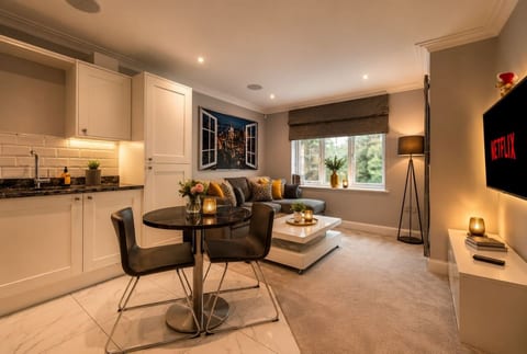 Cosy Modern, seconds from Shenfield Elizabeth Line