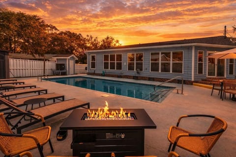 Golf Sim/Private Pool/Fire Pit/5 Min to Beach image 2