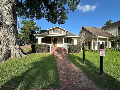 Cane River Living Speakeasy I Historic District