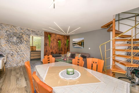 House Hidden Green Oasis - Unit 206919-16