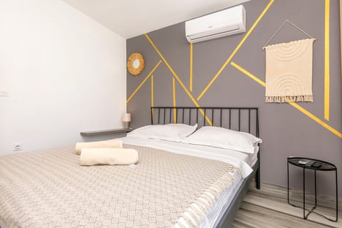 House Hidden Green Oasis - Unit 206919-16