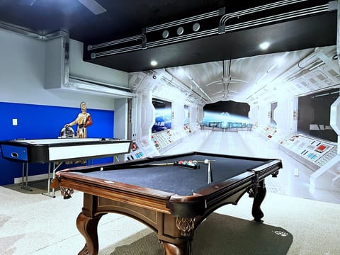 Beautiful 7 Bed Pool Home with Game Room-9117ECL