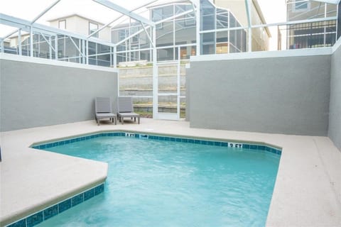 Stunning 4 Bed Townhome with Splash Pool-1160KS