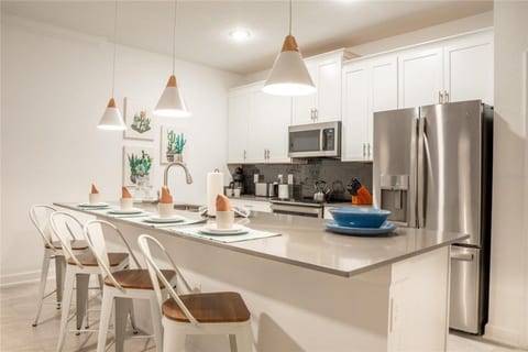 Stunning 4 Bed Townhome with Splash Pool-1160KS