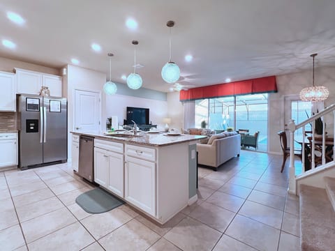 Fabulous 5Bd Family Townhome with Splash Pool-726G
