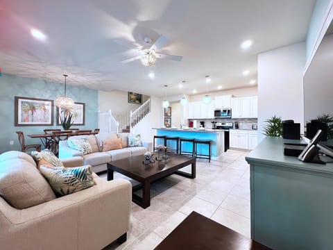 Fabulous 5Bd Family Townhome with Splash Pool-726G