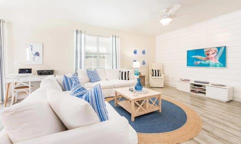 Spacious 5 Bed Pool Home with Game Room-1544MVD