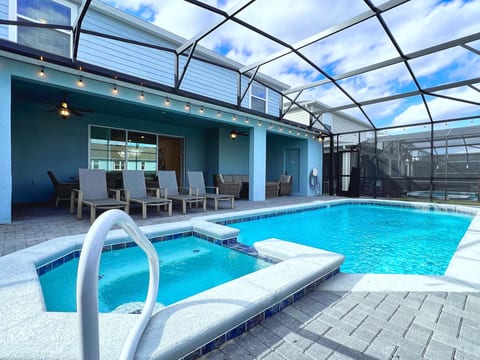 Stunning Themed 7 Bed Pool Home with Theater-3229L