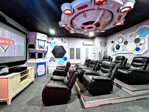 Stunning Themed 7 Bed Pool Home with Theater-3229L