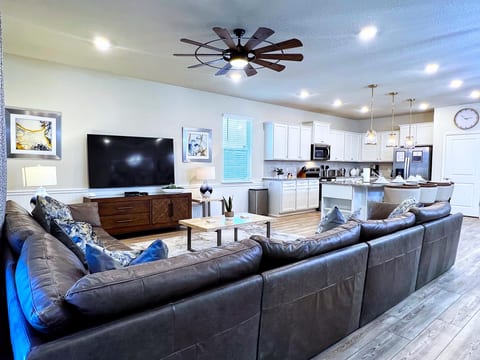 Stunning Themed 7 Bed Pool Home with Theater-3229L