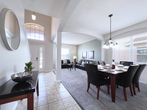Luxurious 6Bd Pool Haven Refreshing and Chic-4464N