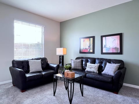 Luxurious 6Bd Pool Haven Refreshing and Chic-4464N
