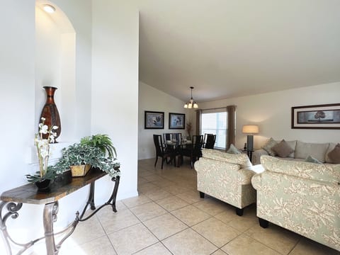 Cozy 4 Bed 3 Bath Pool Hm with Game Room-4450NP