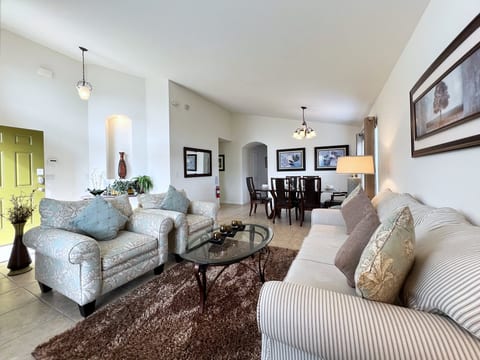 Cozy 4 Bed 3 Bath Pool Hm with Game Room-4450NP