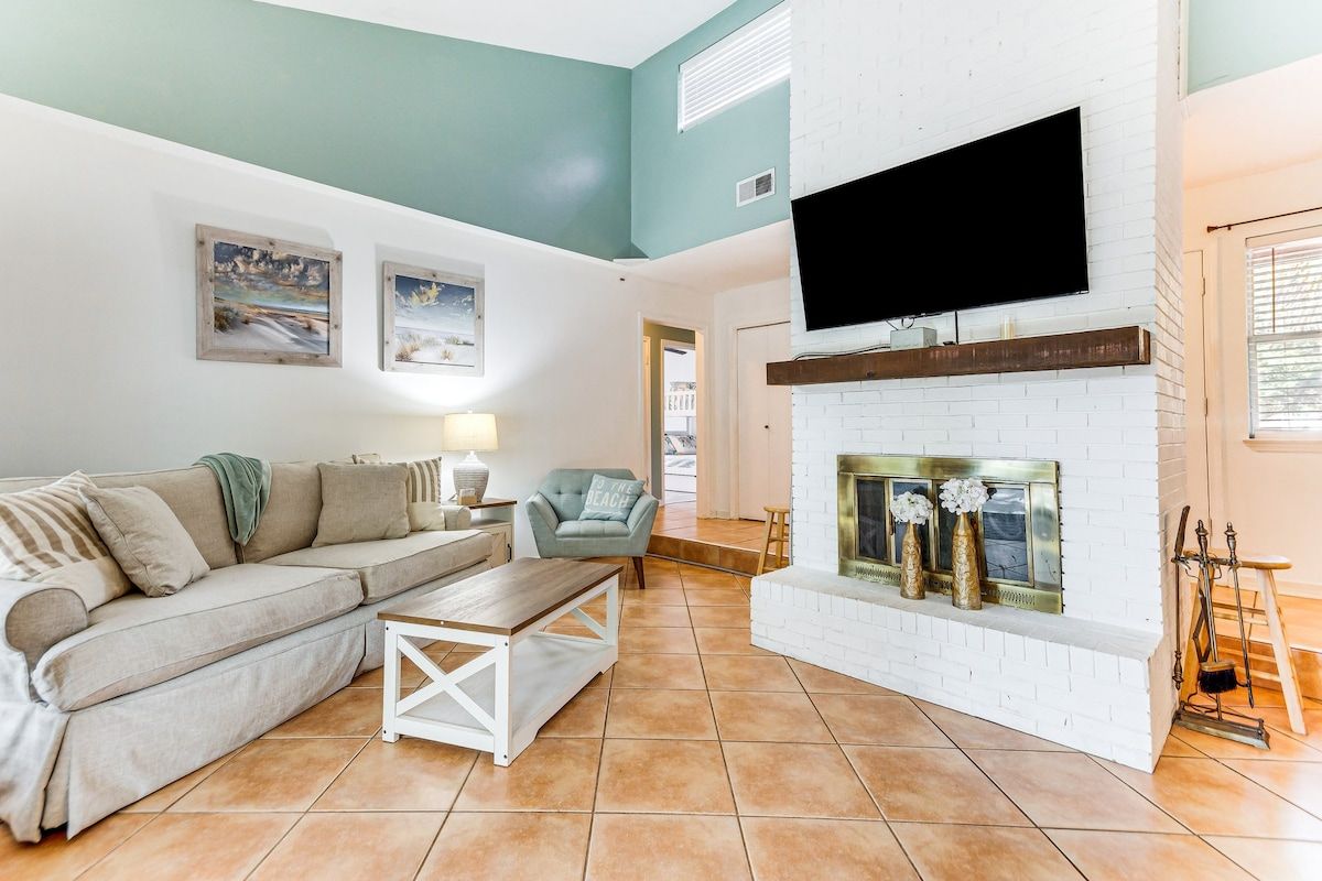 Pet-Friendly Family Getaway Near Two Beaches