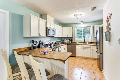 A bright, fully-stocked kitchen made for shared meals. Whip up breakfast at the butcher-block bar, sip coffee by the sunny window, or gather the crew for taco night. Stainless appliances and coastal charm make cooking together feel like home.