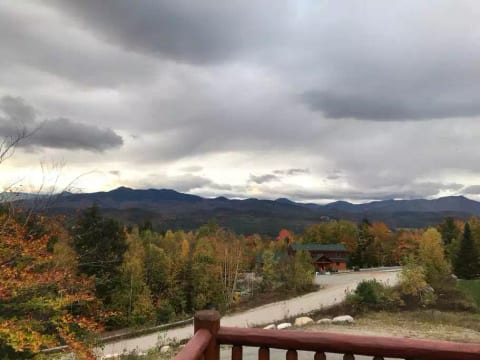 Mountain Home, panoramic views & Hot Tub