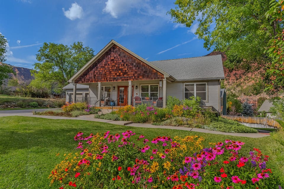 Spacious Home • Sleeps 10 • Sauna • A/C • Grill - Glenwood Springs