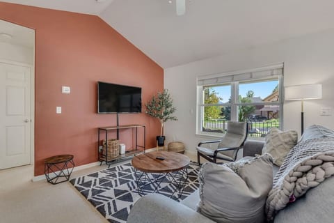 Spacious Home • Sleeps 10 • Sauna • A/C • Grill