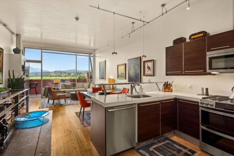 The Haven Loft – Luxe modern townhouse