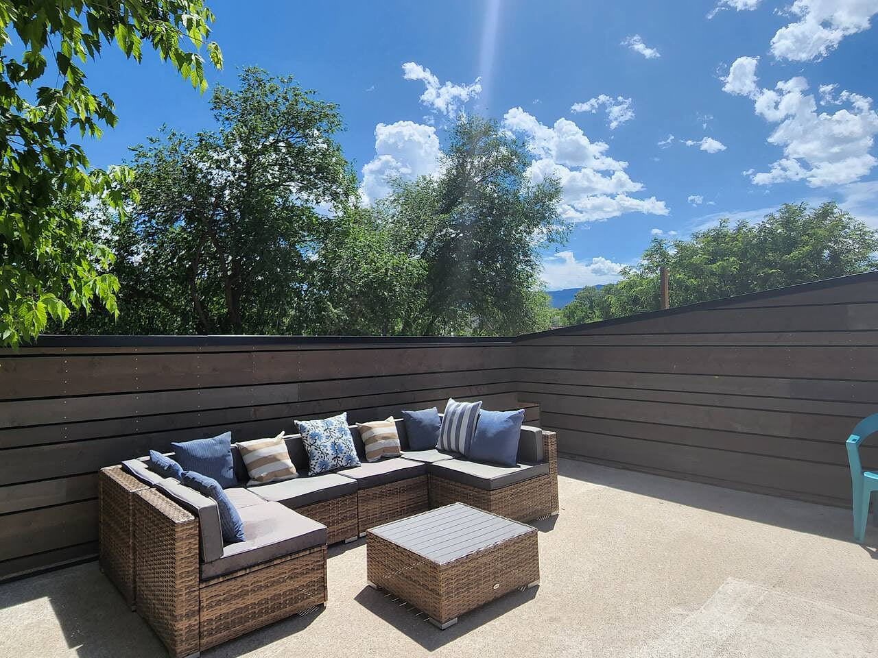 Modern Apt. with Rooftop Deck 1 Block to Main St