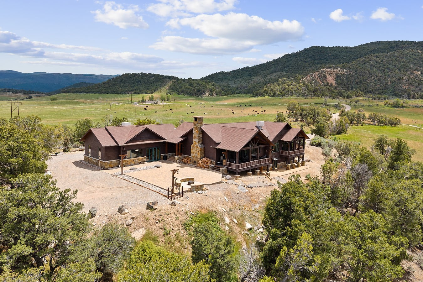Private 217-acre mountain ranch lodge with sweeping Colorado views